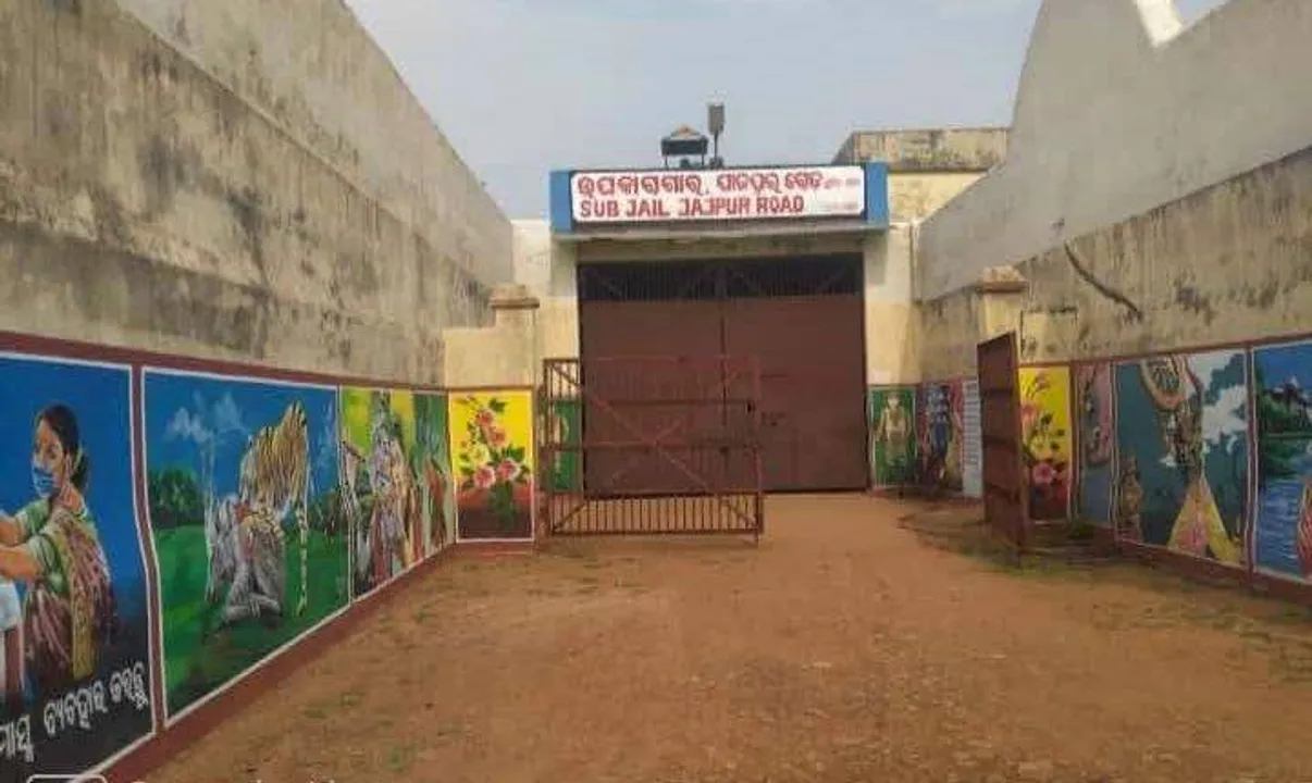  ଚିକିତ୍ସା ପାଇଁ ହସ୍‌ପିଟାଲ ଯାଇଥିବା ବିଚାରାଧୀନ କଏଦୀ ଖାଇବା ସମୟରେ ହୋଟେଲ୍‌ରୁ ଫେରାର୍‌