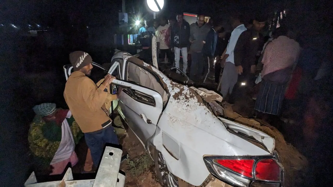  ବାଲିରେ ପୋତି ହେଲା କାର, ବର୍ତ୍ତିଗଲେ ଡ୍ରାଇଭର