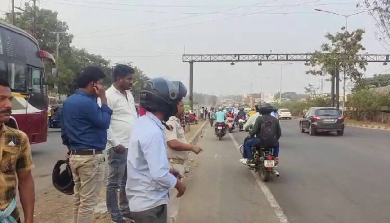  ଖଣ୍ଡଗିରିରେ ମାଆ, ଝିଅ ରାସ୍ତା ପାରି ହେଉଥିବାବେଳେ ଚଢ଼ିଗଲା ସ୍କୁଲ ବସ୍