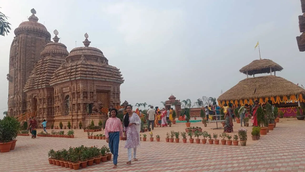  ନବନିର୍ମିତ ଶ୍ରୀରାମ ମନ୍ଦିରରୁ ନଗଦ ୮ ଲକ୍ଷ ଟଙ୍କା ସହିତ ଠାକୁରଙ୍କ ସୁନା ଗହଣା ଲୁଟିନେଲେ ଦୃର୍ବୃତ୍ତ