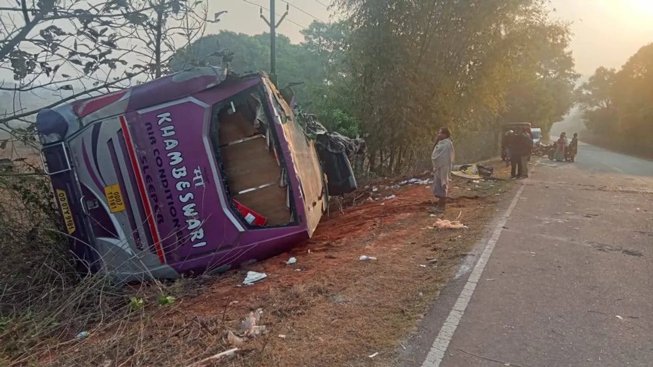  ଯାତ୍ରୀବାହୀ ବସ୍‌ ଦୁର୍ଘଟଣାଗ୍ରସ୍ତ: ମୃତକଙ୍କର ମିଳିଲା ପରିଚୟ