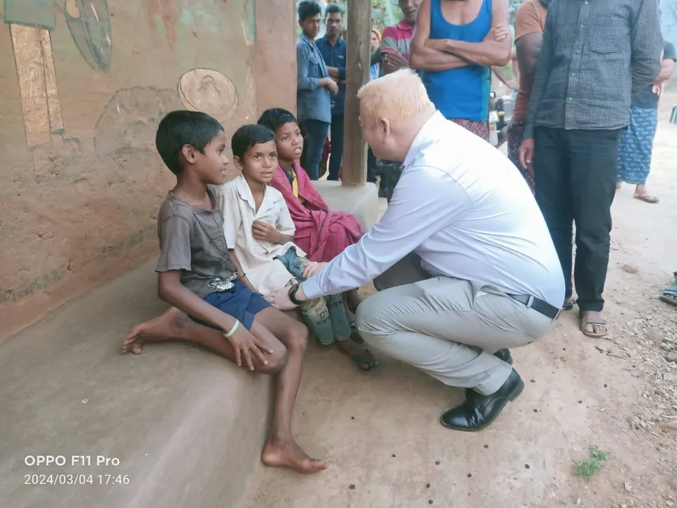  ଦୁର୍ଗମ ଗାଁ ଲୋକଙ୍କ ସମସ୍ୟା ବୁଝିଲେ ଜିଲ୍ଲାପାଳ