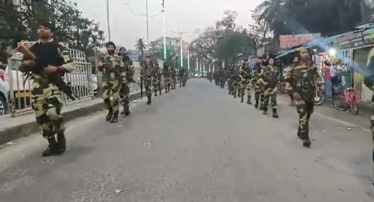  ପୁଲିସ ଓ ବିଏସ୍‌ଏଫ୍ ଯବାନ ମିଳିତ ଭାବେ ଭଦ୍ରକ ସହରରେ କଲେ ଫ୍ଲାଗ୍‌ମାର୍ଚ୍ଚ
