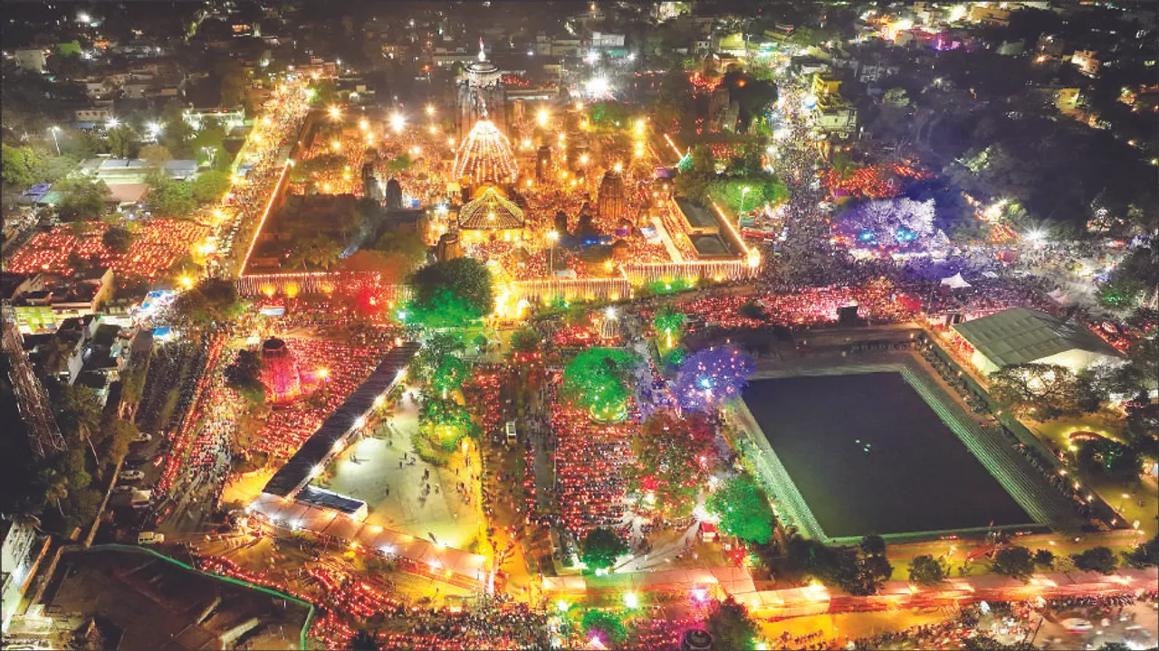  ଦୀପମାଳାରେ ଝଲମଲ ଏକାମ୍ରକ୍ଷେତ୍ର: ଶ୍ରୀଲିଙ୍ଗରାଜ ମନ୍ଦିରରେ ଭକ୍ତ ଓ ଭଗବାନଙ୍କ ଅପୂର୍ବ ମିଳନ