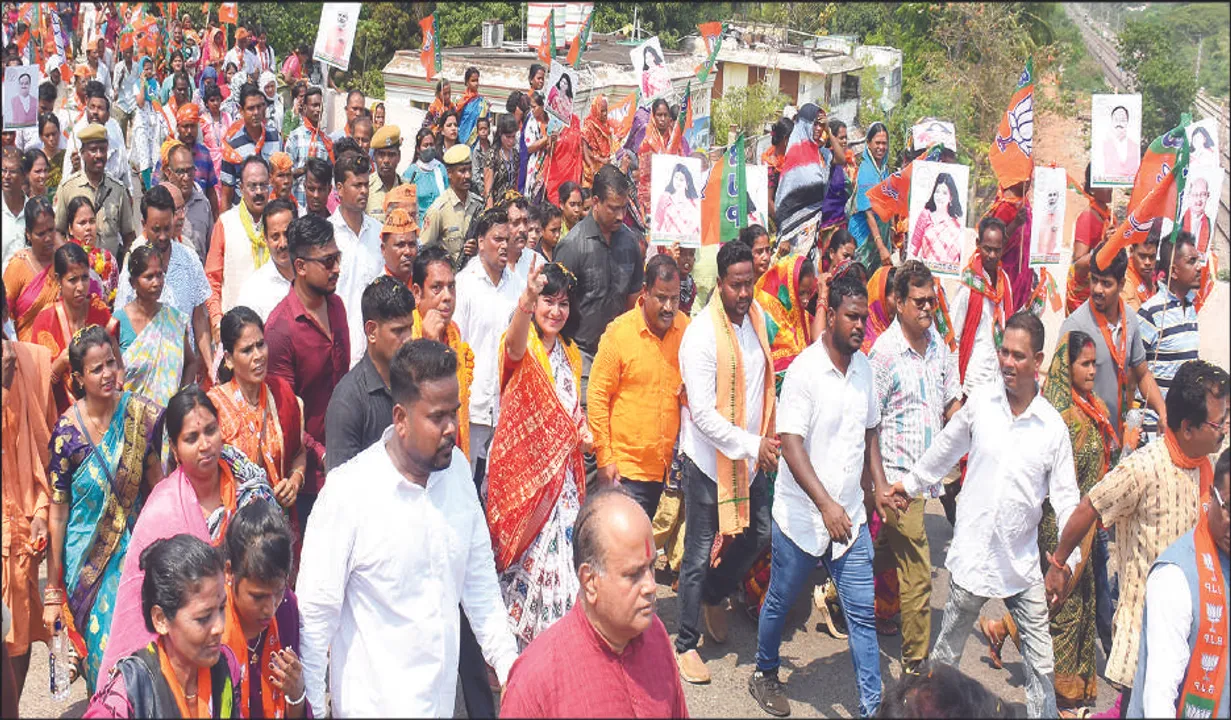  ଲିଙ୍ଗରାଜ ମନ୍ଦିରକୁ ଅପରାଜିତାଙ୍କ ପଦଯାତ୍ରା: ବିଜେଡି ପ୍ରାର୍ଥୀ ଚୟନରେ ମହିଳାଙ୍କୁ ଅସମ୍ମାନ ଅଭିଯୋଗ