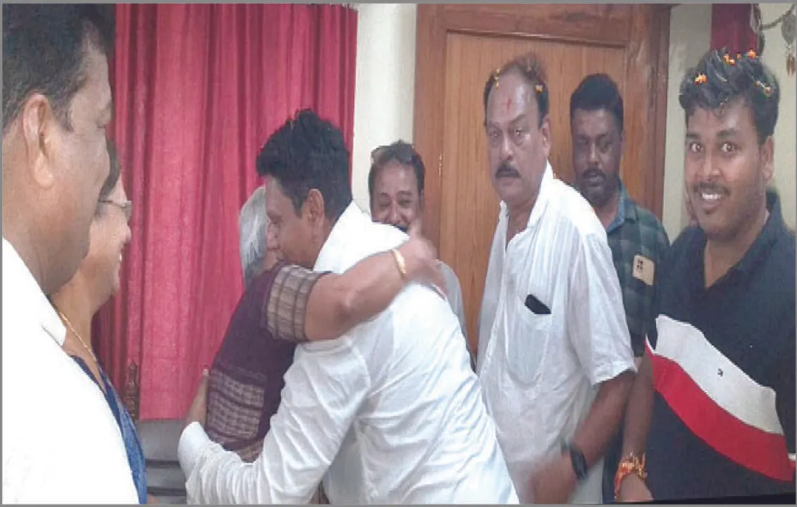  ବବିଙ୍କ ସମ୍ମୁଖରେ ରୋହିତଙ୍କୁ ବିରୋଧ: ଉଗ୍ରହେଲେ ରାସେଶ୍ବରୀଙ୍କ ସମର୍ଥକ