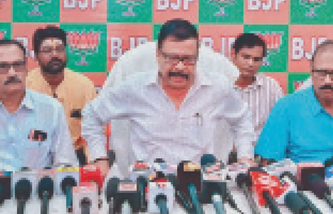  ଟିକେଟରୁ ବଞ୍ଚିତ ହେବା ପରେ ସୁରେଶଙ୍କ ସାମ୍ବାଦିକ ସମ୍ମିଳନୀ: ସାଂସଦ ଭାବେ ପ୍ରଦର୍ଶନର ଚିତ୍ରଦେଲେ