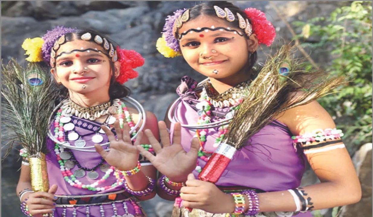  ଚର୍ଚ୍ଚାରେ କାଲିମେଳାର ଦୁଇ ଭଉଣୀ: ପଣକିଆରେ ଭୋଟରଙ୍କୁ ସଚେତନ