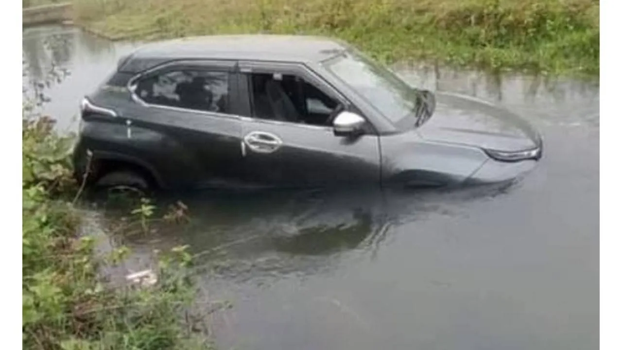  କେନାଲ ଭିତରକୁ ପଶିଗଲା ଚଳନ୍ତା କାର