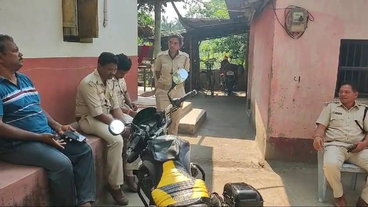  ମଦ ଧରିବାକୁ ଆସି ହଟହଟା ହେଲେ ଅବକାରୀ କର୍ମଚାରୀ, ଉଦ୍ଧାର କଲା ପୁଲିସ