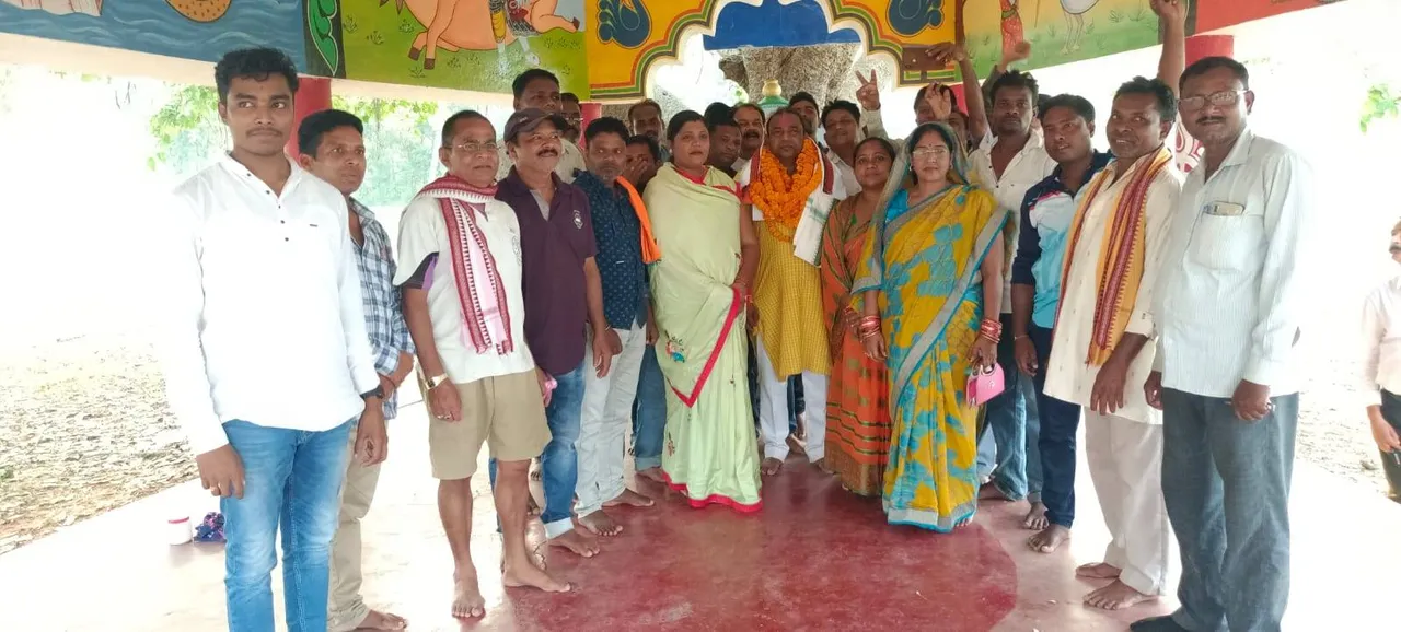  ମହାଦେବଙ୍କ ଆଶୀର୍ବାଦ ନେଲେ ବିଜେପି ପ୍ରାର୍ଥୀ ରଘୁ ଜଗଦଲା, ଅସନ୍ତୁଷ୍ଟଙ୍କୁ ଭେଟି ମାଗିଲେ ସହଯୋଗ
