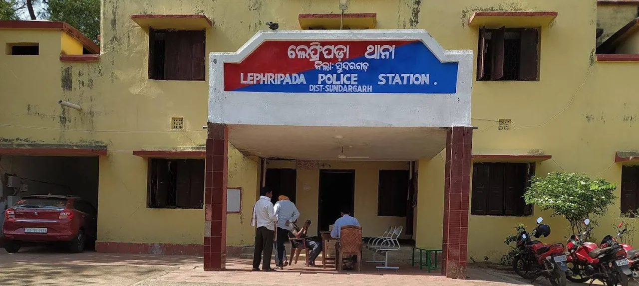  ମହିଳାଙ୍କ ଝୁଲନ୍ତା ମୃତଦେହ ଉଦ୍ଧାର: ଦୁଷ୍କର୍ମ ପରେ ହତ୍ୟା ଅଭିଯୋଗ
