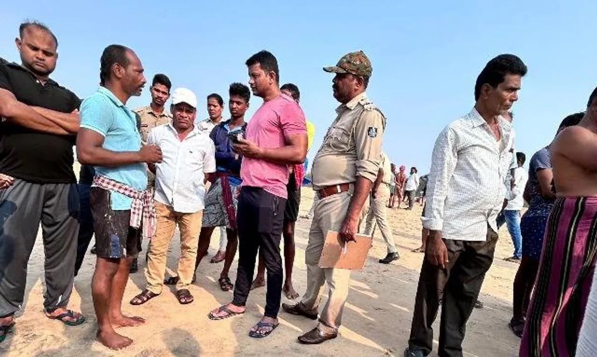  ଜଙ୍ଗଲକୁ କାଠ ପାଇଁ ଯାଇ ଫେରିଲେନି,ସମୁଦ୍ର କୂଳରୁ ରକ୍ତ ଜୁଡୁବୁଡୁ ଅବସ୍ଥାରେ ମିଳିଲା ମୃତଦେହ, ଜଙ୍ଗଲ ବିଭାଗ ଉପରେ ବଢିଲା ସନ୍ଦେହ