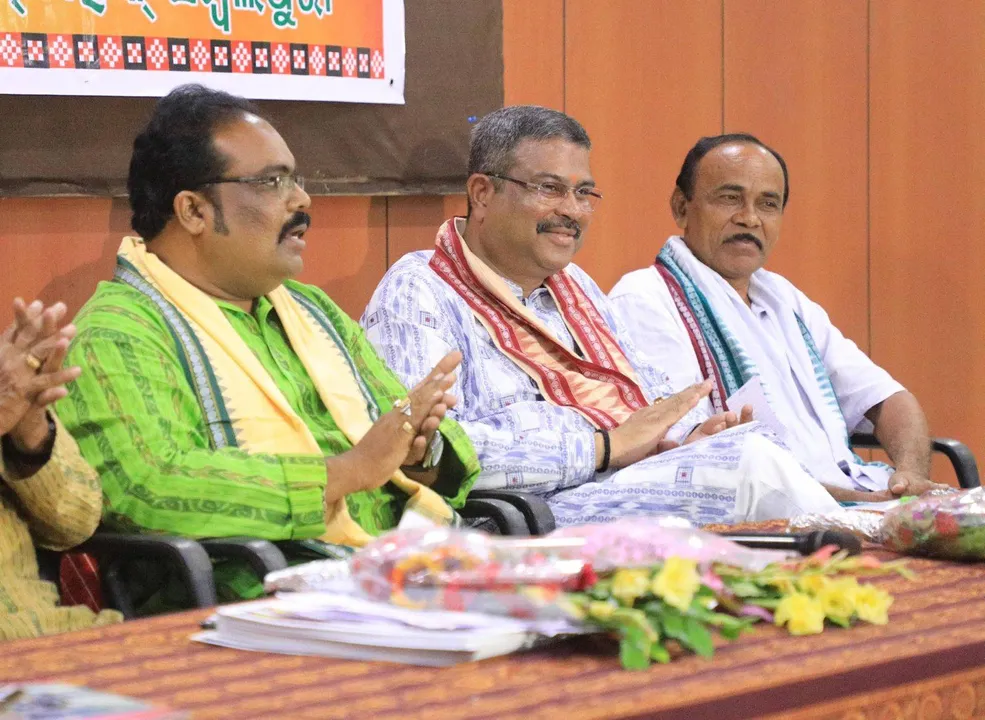  ରାଜ୍ୟସ୍ତରୀୟ ସମ୍ବଲପୁରୀ କବି ସମ୍ମିଳନୀରେ ଯୋଗ ଦେଲେ କେନ୍ଦ୍ରମନ୍ତ୍ରୀ ଧର୍ମେନ୍ଦ୍ର ପ୍ରଧାନ
