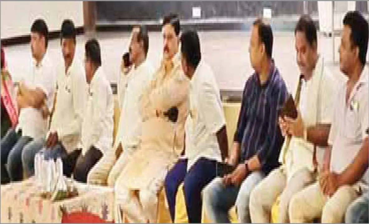  ସମର୍ଥକଙ୍କୁ ବୁଝାଇଲେ ଚିରଞ୍ଜୀବ: ‘ତୁମର କିଛି ସମସ୍ୟା ହେବନି,  ଜୁନ୍‌-ଜୁଲାଇ ଯାଏ ଅପେକ୍ଷା କର’