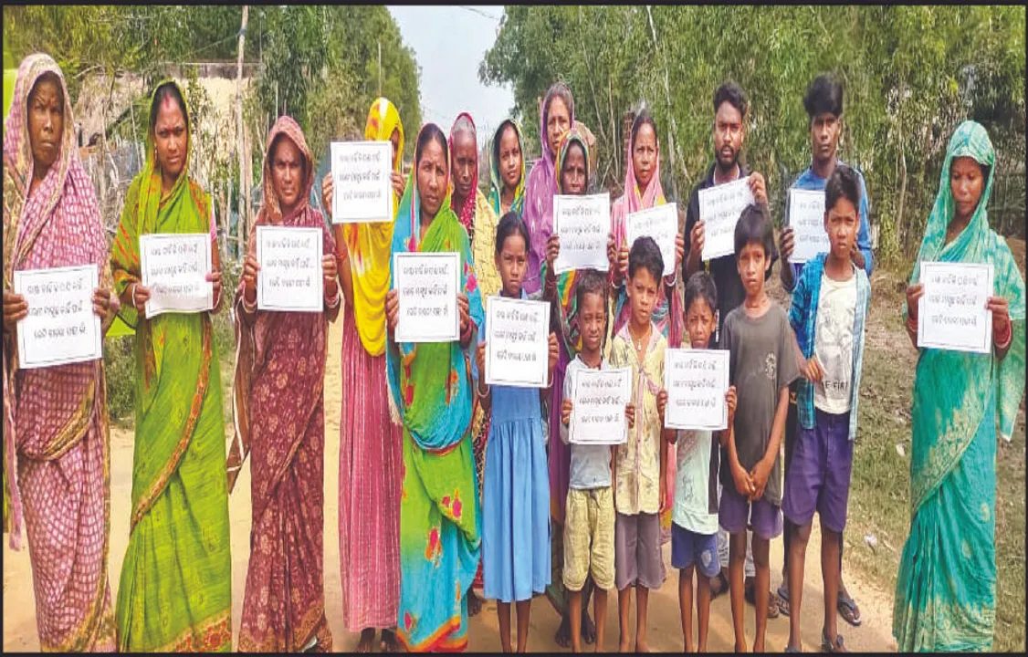  ଗାଁକୁ ନେତା ମନା: ଘରେ ଘରେ ଲାଗିଲା ପୋଷ୍ଟର