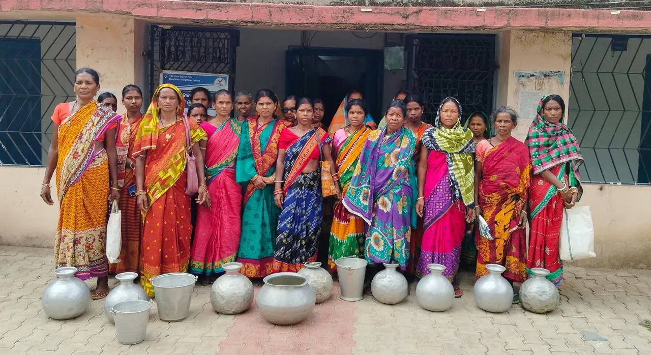  ଜଳ ସଙ୍କଟ ଉତ୍କଟ: ଗରା, ବାଲଟି ଧରି ବ୍ଲକ ଘେରାଉ