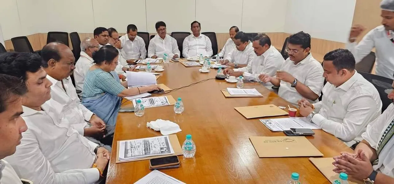  ବିଜେଡି ଓ ବିଜେପି ପ୍ରାର୍ଥୀ ଚୟନରେ ବାଧକ କିଏ? ଇସ୍ତାହାର କମିଟି ବୈଠକରେ ରବି, ଶଙ୍ଖ ଭବନରେ ସମର୍ଥକ