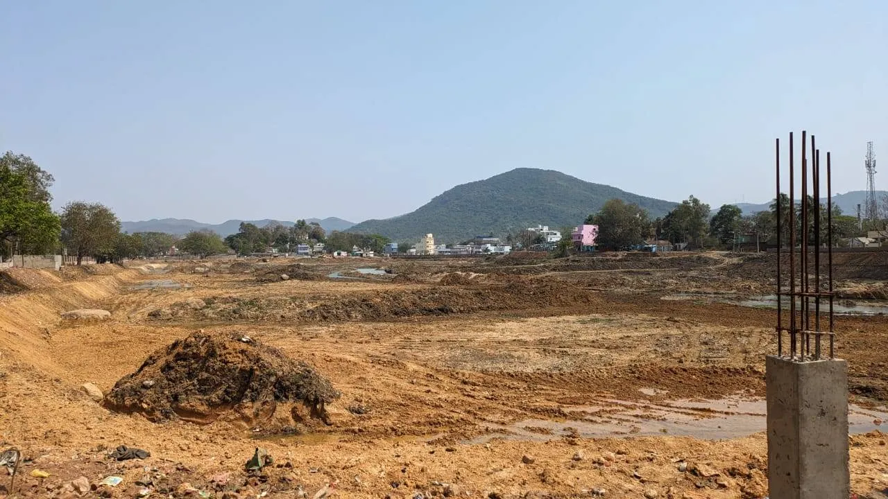  ଶୁଖିଲା ପଡ଼ିଛି ପ୍ରମୁଖ ଜଳାଶୟ: ପାଣି ପାଇଁ ମନୁଷ୍ୟ ସମେତ ପଶୁପକ୍ଷୀ ହନ୍ତସନ୍ତ 