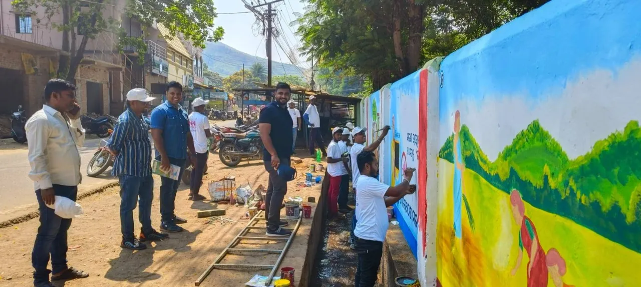  ପ୍ରଶାସନ ପକ୍ଷରୁ  ନିର୍ବାଚନକୁ ନେଇ କାନ୍ଥରେ ଚିତ୍ର ଲିଖନ ପ୍ରତିଯୋଗିତା