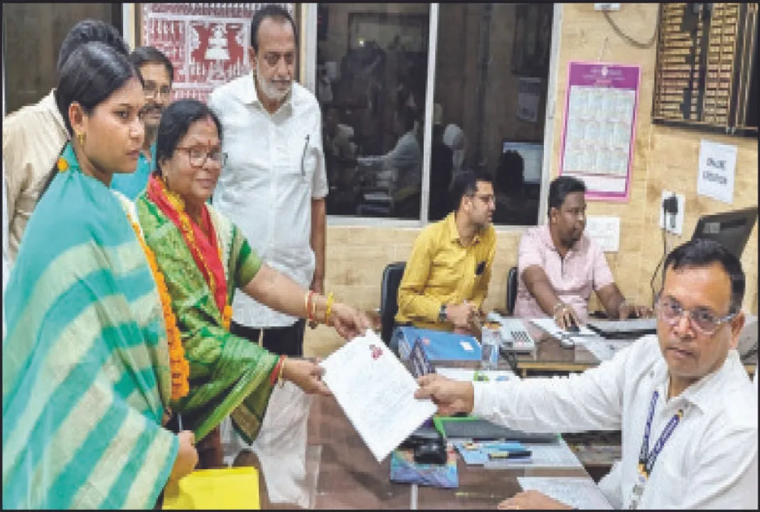  ନାମାଙ୍କନ କଲେ ଇନ୍ଦିରା: ଶୋଭାଯାତ୍ରାରେ ବିଜେଡିର ଶକ୍ତି ପ୍ରଦର୍ଶନ