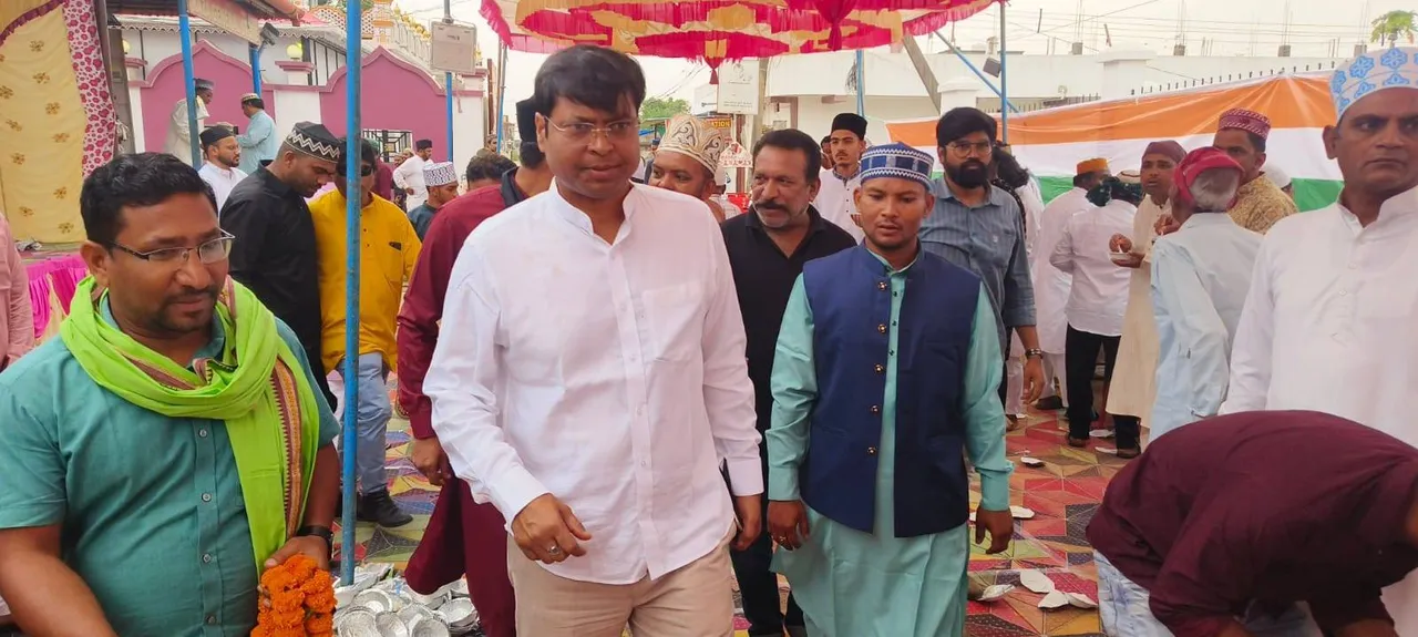  ସୁନ୍ଦରଗଡ଼ରେ ଇଦ୍: ମସଜିଦରେ ଦିଲୀପ ଜଣାଇଲେ ଶୁଭେଚ୍ଛା