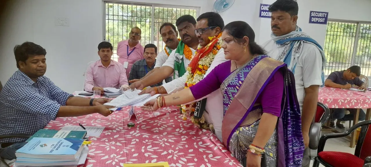  ବିଜେଡି ବିଧାୟକ ପ୍ରାର୍ଥୀ ପଦ୍ମନାଭ ବେହେରା କଲେ ନାମାଙ୍କନ ପତ୍ର ଦାଖଲ