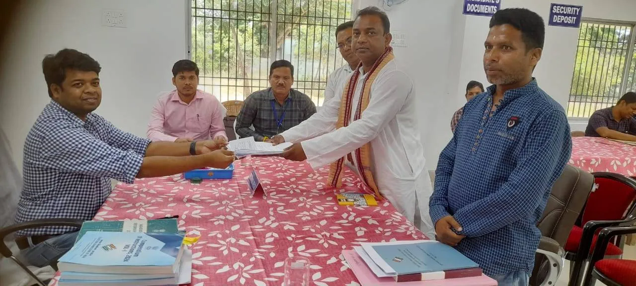  ବୀରମହାରାଜପୁରରେ ନାମାଙ୍କନପତ୍ର ଦାଖଲ କଲେ ବିଜେପି ପ୍ରାର୍ଥୀ ରଘୁ ଜଗଦଲା
