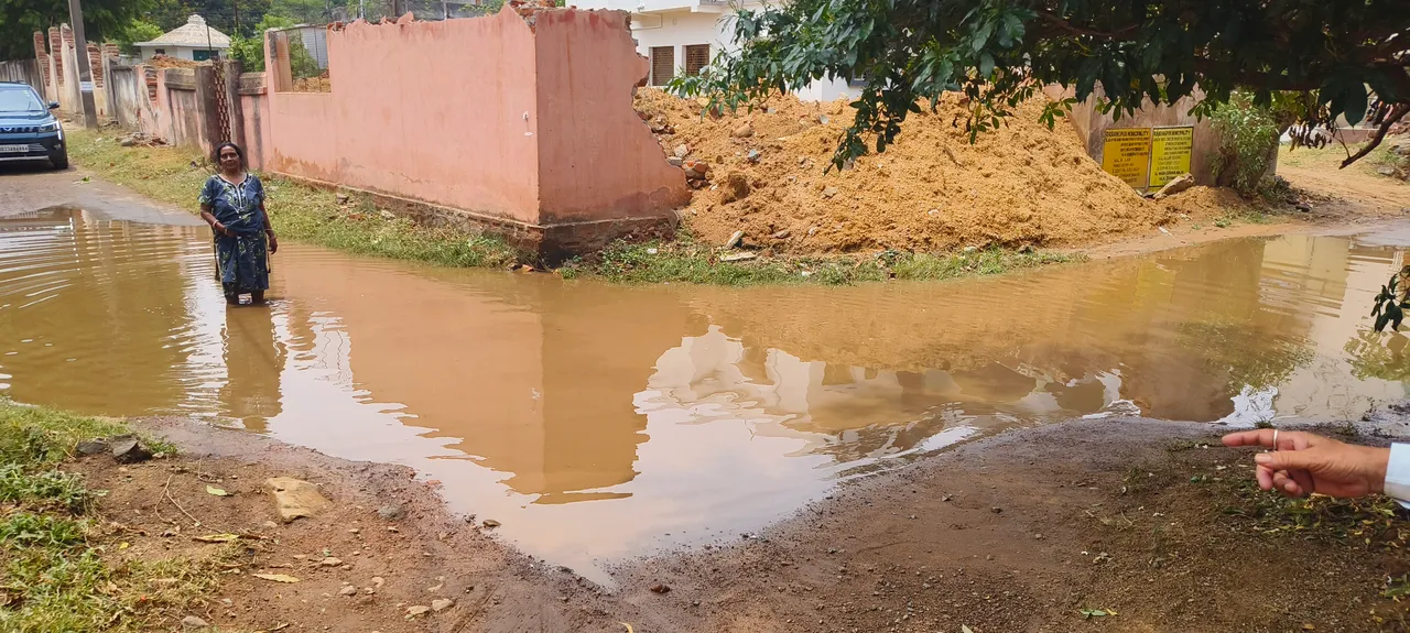  ରାଇରଙ୍ଗପୁର ପୌରପରିଷଦର ଅଧିକାଂଶ ୱାର୍ଡରେ ଡ୍ରେନେଜ୍ ସୁବିଧା ନଥିବାରୁ ରାସ୍ତାରେ ଆଣ୍ଠୁଏ ପାଣି