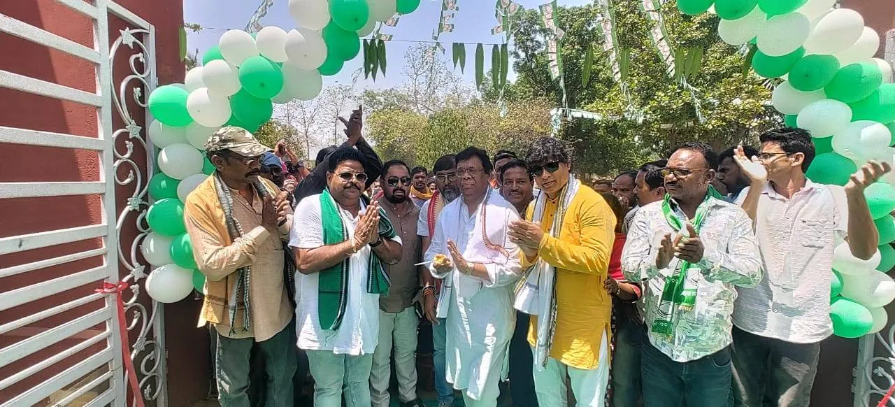  ଯୋଗେଶଙ୍କ ବିଜୟ ପାଇଁ ମଇଦାନରେ ଦୁଇ ପ୍ରଫୁଲ୍ଲ: ‘ମେ କୋଡ଼ିଏ, ଶଂଖ ଯୋଡ଼ିଏ’ ନାରାରେ କମ୍ପିଲା ଗାଁ