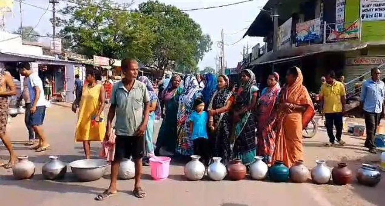  କେନ୍ଦୁଝର ଜିଲ୍ଲା ପାଟଣା ବ୍ଲକରେ ପାଣି ପାଇଁ ମହିଳାଙ୍କ ରାସ୍ତାରୋକ