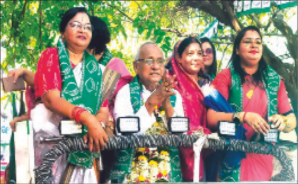  ୱାର୍ଡ ୱାର୍ଡ ବୁଲି ବିଜେଡି ପ୍ରାର୍ଥୀ ଚ୍ୟାଉବାବୁଙ୍କ ଭୋଟଭିକ୍ଷା