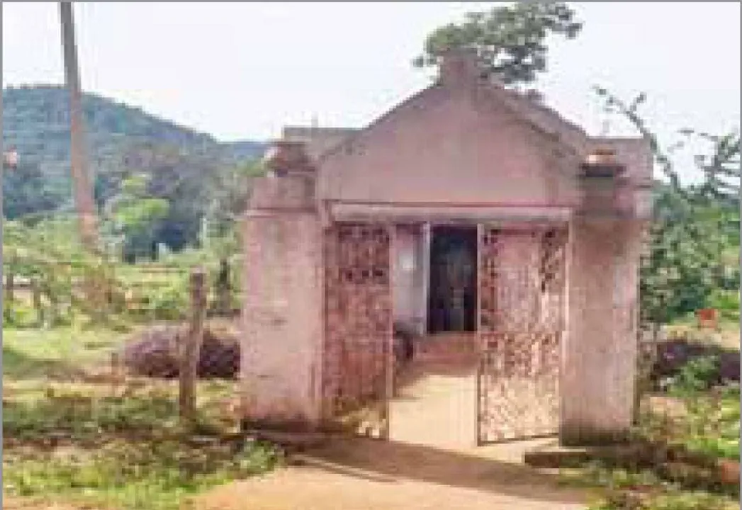  ମାଓ କ୍ୟାମ୍ପ୍‌ ଏବେ ଯବାନଙ୍କ ଆଶ୍ରୟସ୍ଥଳୀ: କାନ୍ଥରେ ଝୁଲୁଛି ମୃତ କମ୍ରେଡ୍‌ଙ୍କ ଫଟୋ