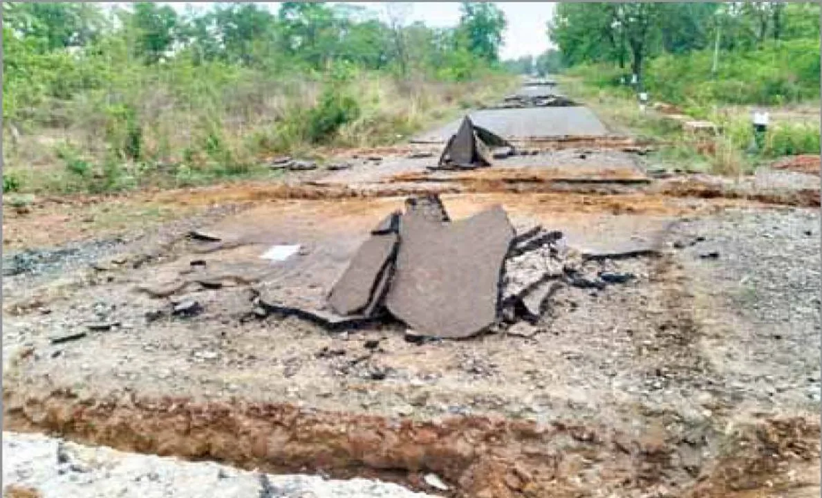  ବନ୍ଦ ଡାକରା ଦେଲେ ମାଓବାଦୀ: ରାସ୍ତା କାଟିଲେ, ପୁଲିସ ଉପରେ ଆକ୍ରମଣ