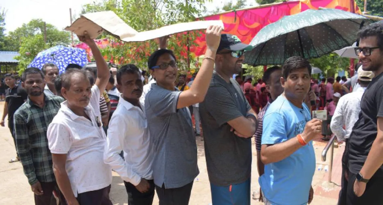  ଯନ୍ତ୍ରଣାଦାୟକ ମତଦାନ: ଇଭିଏମ୍‌ରେ ସମସ୍ୟାରୁ ୭୦% ବୁଥ୍‌ରେ ବିଳମ୍ବରେ ମତଦାନ