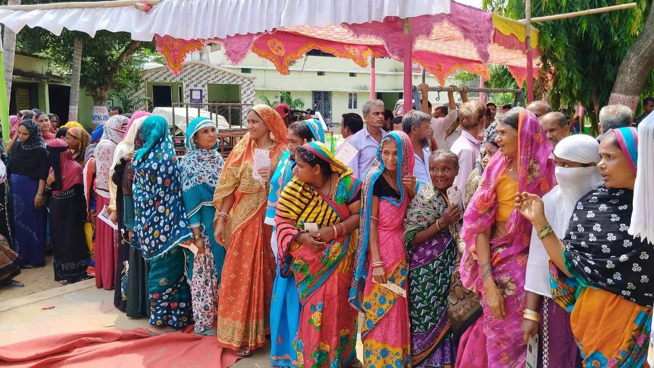  ଯାଜପୁରରେ ମହିଳା ଭୋଟରଙ୍କ ଲମ୍ବାଧାଡ଼ି