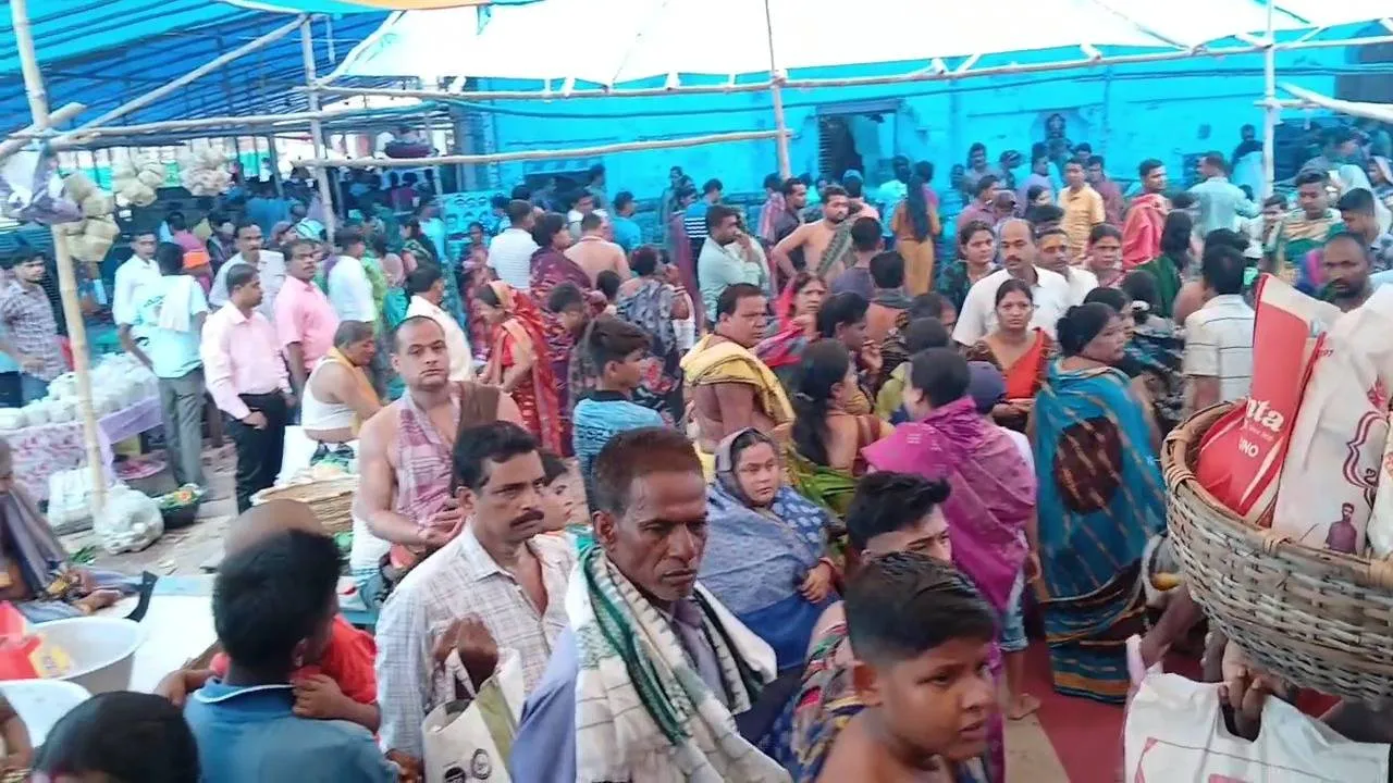  ମା’ ବିରଜାଙ୍କ ସାବିତ୍ରୀ ବେଶ: ଦର୍ଶନ କଲେ ହଜାରହଜାର ଶ୍ରଦ୍ଧାଳୁ