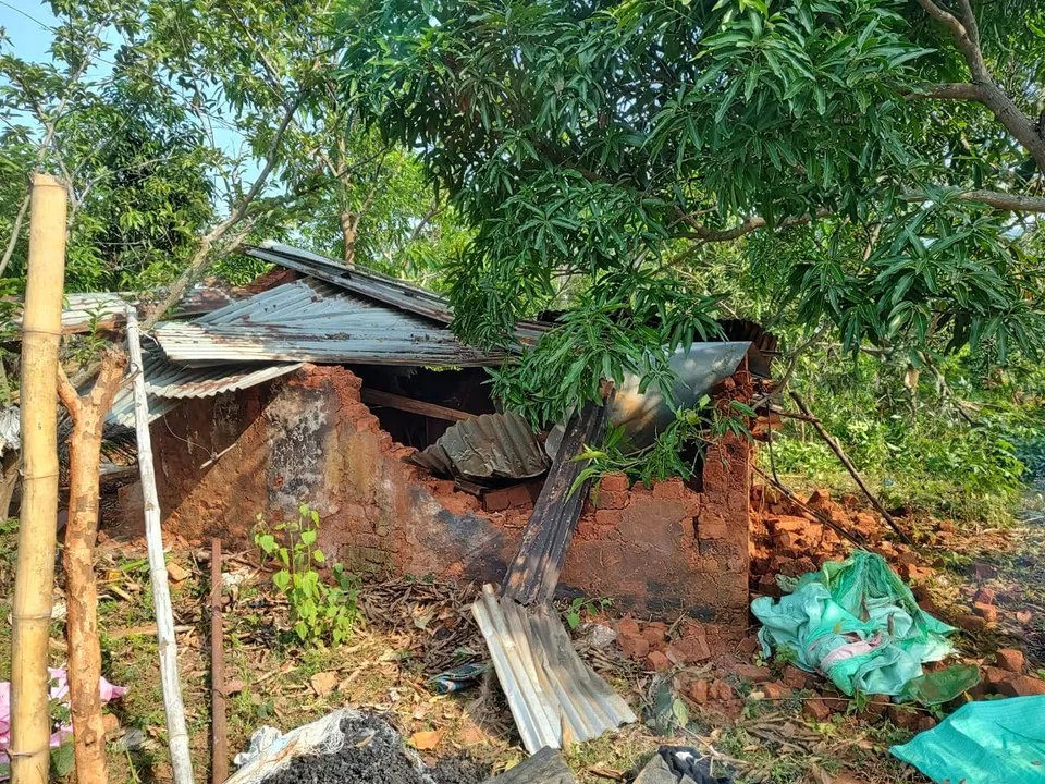  ହାତୀ ଉପଦ୍ରବ: ମାଟିରେ ମିଶାଇଦେଲେ ଘର