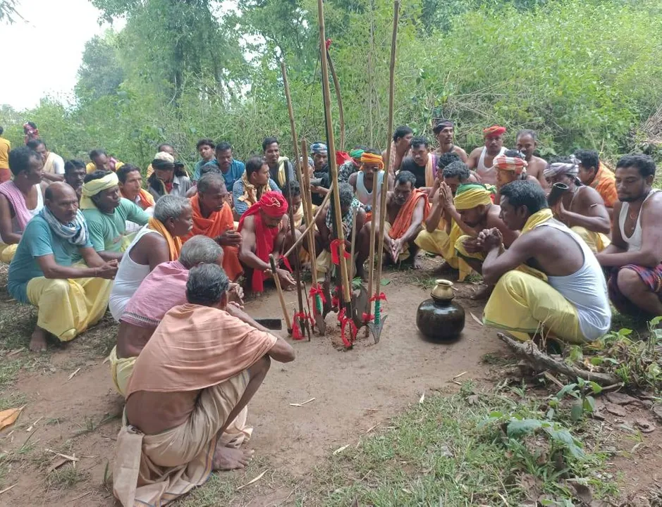  ଆଜି ବି ବଞ୍ଚିଛି ଆଦିବାସୀଙ୍କ ପ୍ରାଚୀନ ପରମ୍ପରା ଧରଣୀ ପେନୁ ପୂଜା
