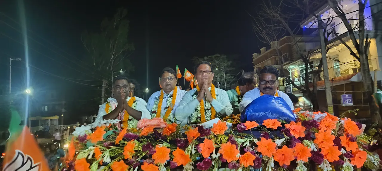  ରାଇରଙ୍ଗପୁରରେ ବିଜେପିର ବିଜୟ ଉତ୍ସବ ପାଳିତ: ନବନିର୍ବାଚିତ ସାଂସଦ ନବଚରଣ ଓ ବିଧାୟକ ଜଲେନଙ୍କୁ ବିପୁଳ ସମ୍ବର୍ଦ୍ଧନା