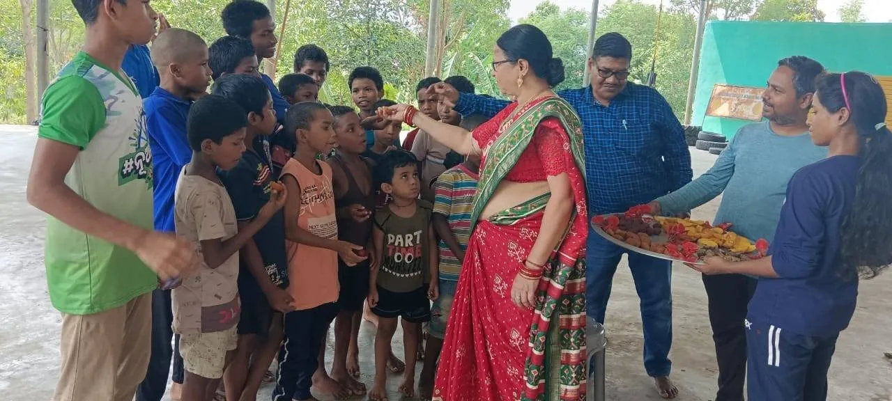  ଆଓମା ଗୁରୁକୁଳ ଅନ୍ତେବାସୀ ନିଆରା ଢଙ୍ଗରେ ପାଳିଲେ ରଜ ଉତ୍ସବ