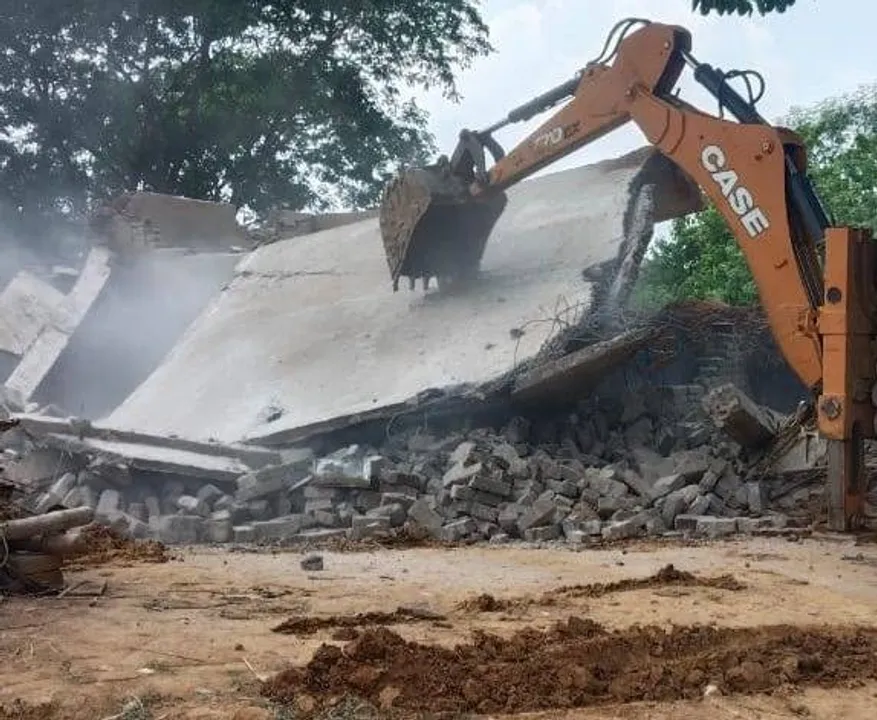  ଅନାବାଦୀ ଜମିରେ ଥିବା ଘରକୁ ଭାଙ୍ଗିଲା ପ୍ରଶାସନ