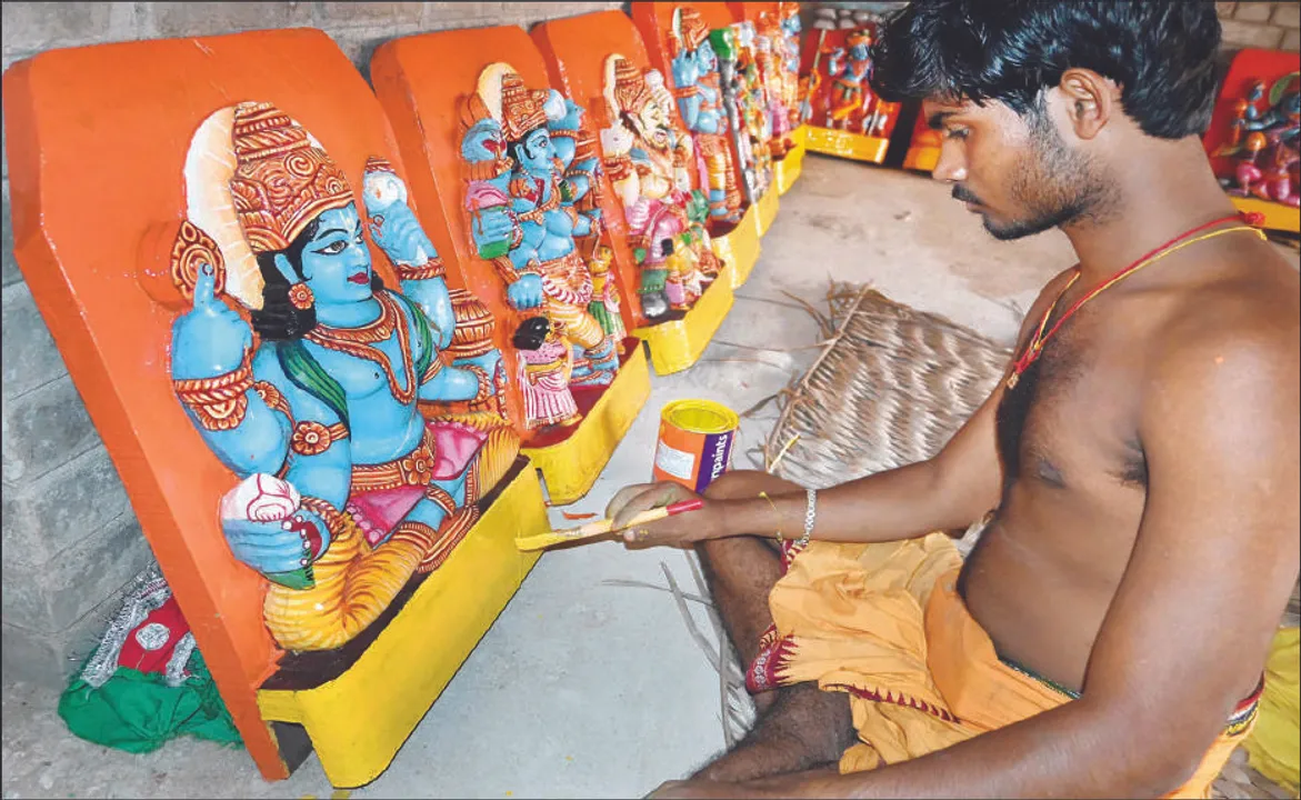  ତିନିରଥରେ ୨୭ ପାର୍ଶ୍ବଦେବତା