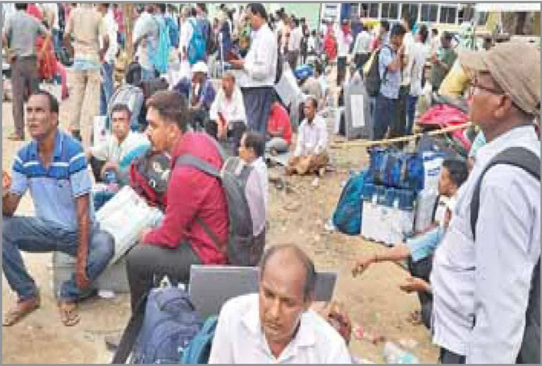  ଅବ୍ୟବସ୍ଥା: ପୋଲିଂ ଦଳ ଛଟପଟ, ବୁଥ୍‌ ବଦଳରେ ଡାକ୍ତରଖାନା ଗଲେ ୧୬ କର୍ମଚାରୀ