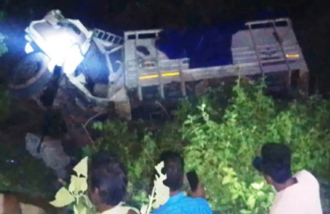  ଘାଟିରେ ପିକ୍‌ଅପ୍ ଭ୍ୟାନ୍‌ ଓଲଟି ୨ ମୃତ