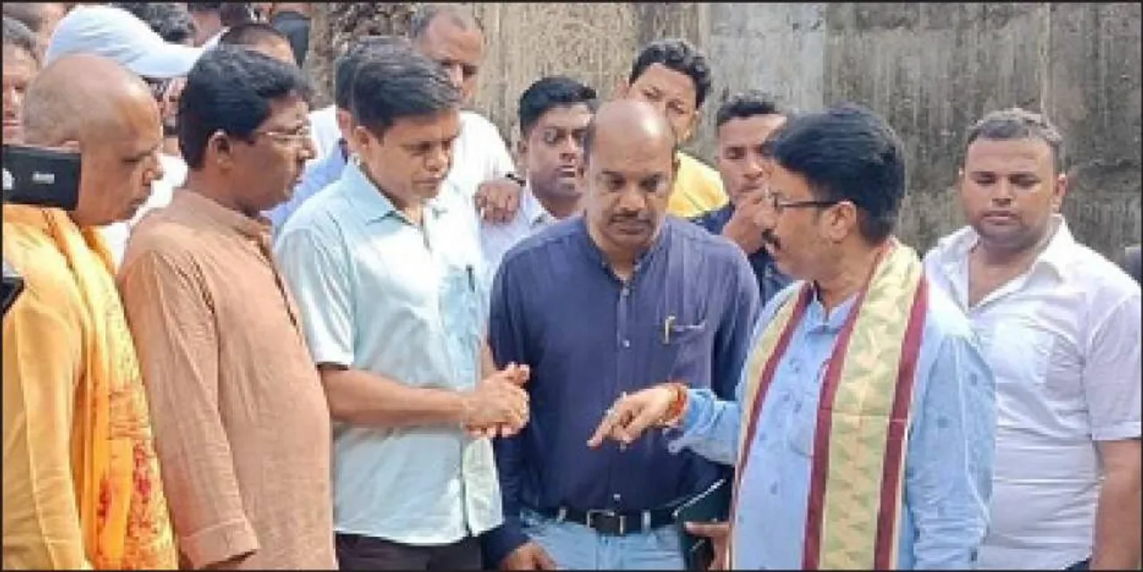  ନଳା ଅଘଟଣ ପାଇଁ କିଏ ଦାୟୀ? ଘଟଣାସ୍ଥଳରେ ବାଡ଼ ପକାଇବାକୁ ଯାଇ ହଟହଟ୍ଟା