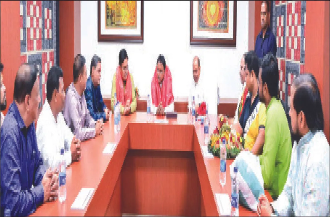  ମୁଖ୍ୟମନ୍ତ୍ରୀଙ୍କ ବୈଠକରେ ଯୋଗଦେଲେନି ବାଡ଼ଗ୍ରାହୀ, ଦଇତାପତି: ମୁଣ୍ଡ ଉପରେ ସ୍ନାନଯାତ୍ରା ଓ ରଥଯାତ୍ରା