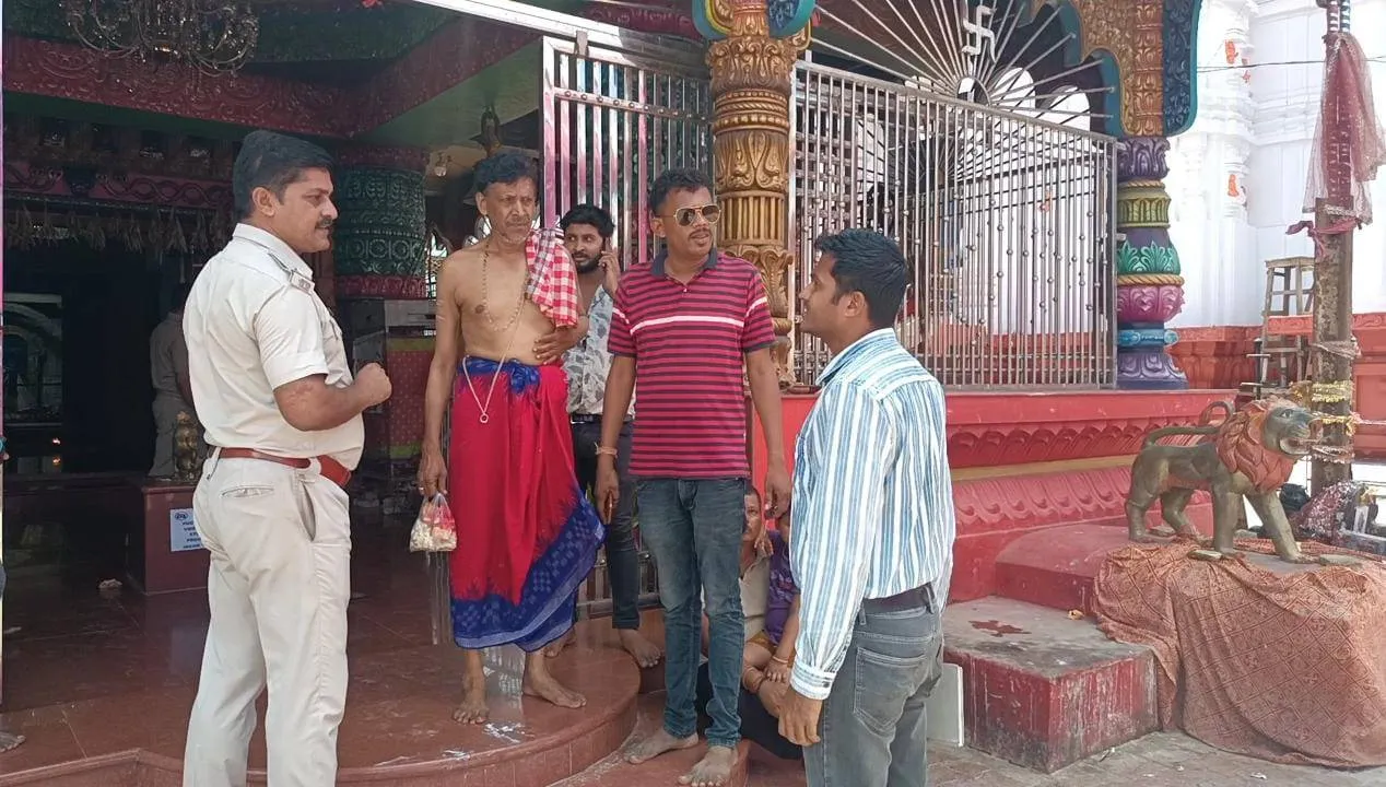  ମା’ଭଗବତୀ ମନ୍ଦିରରେ ଚୋରି, ୯ରୁପା ଚୁଡ଼ି ବାହାରେ ପିଙ୍ଗିଲେ