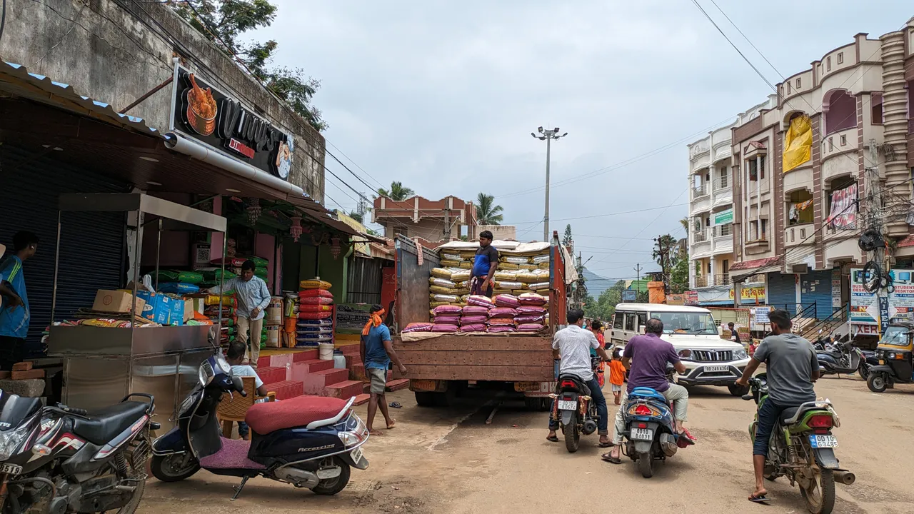  ମଧ୍ୟବିତ୍ତଙ୍କ ଉପରେ ଚାଉଳ ଦର ମାଡ଼: ଏକାଥରେ କ୍ୱିଣ୍ଟାଲ ପିଛା ୧୦୦ ଟଙ୍କା ବୃଦ୍ଧି