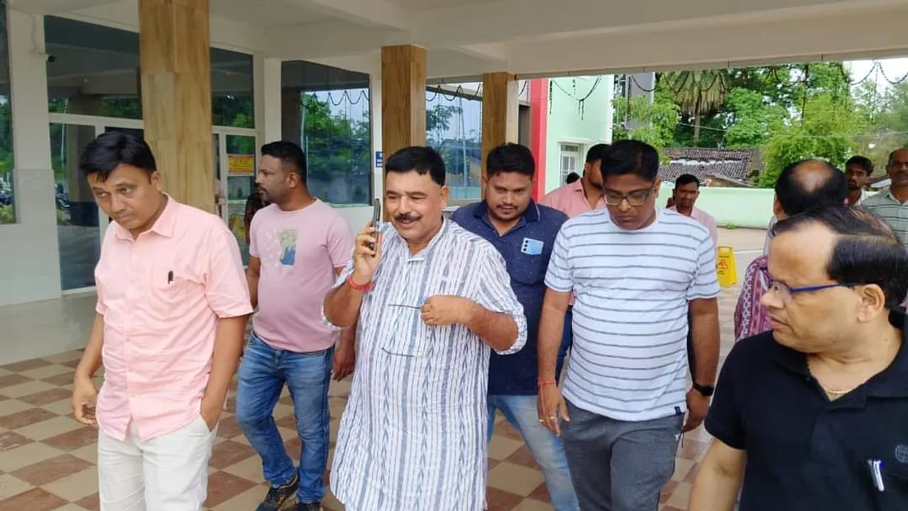  ଧର୍ମଗଡ଼ ଉପଖଣ୍ଡ ଡାକ୍ତରଖାନାର ଅଚାନକ ପରିଦର୍ଶନ କଲେ ବିଧାୟକ